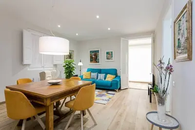 Image de This house is a 3 bedroom(s), 1 bathrooms, located in Cornellà de Llobregat, Catalunya.