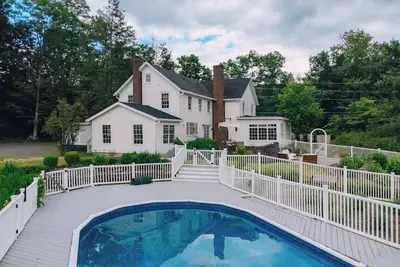 Image de Abbey Rd Farmhouse: Pool, Firepit + Stunning Views