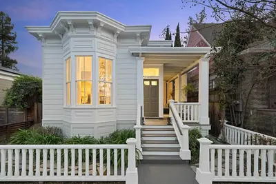 Image de Cozy Restored Home, Walk to Town