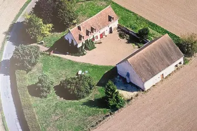 Image de Gîte familial avec jacuzzi, baby-foot, fléchettes, et plus - idéal pour se ressourcer ou faire la fête!