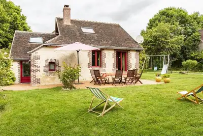 Image de Grande maison familiale avec jardin, salle de jeux, proche de Tours et Blois.