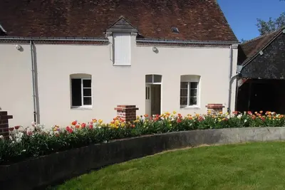 Image de Gîte familial avec piscine chauffée, terrain clos, barbecue, tennis gratuit, proche de Saint Calais