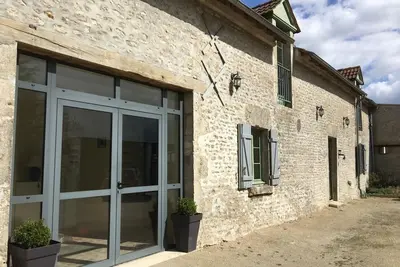 Image de Grande maison familiale avec jardin clos, ping-pong et proche châteaux Unesco