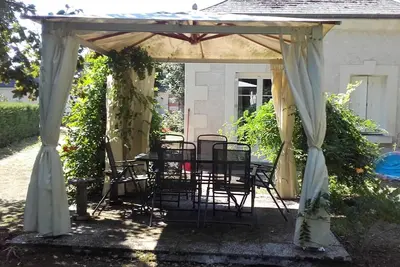 Image de Gîte champêtre avec parc arboré, à 20 min du Zoo de Beauval, idéal pour petite famille.
