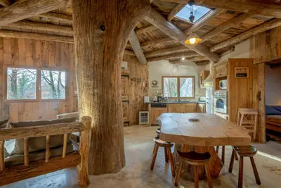 Image de Maison de plain-pied avec grand jardin, proche Chambord, insolite et confortable, idéale famille.
