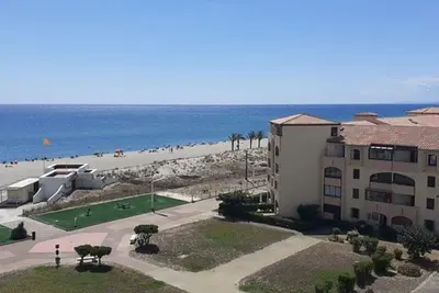 Image de Appart rénové en bord de mer, ascenseur, parking, 50m plage