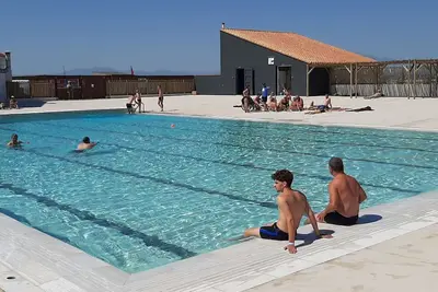 Image de Duplex familial 2 chambres avec piscine et parking, accès lac