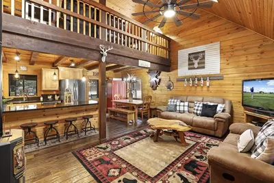 Image de A real log cabin in the pines!
