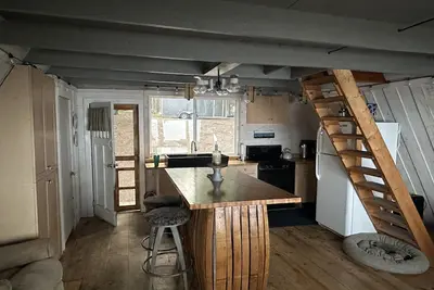 Image de Lakeside rustic retreat\n\n