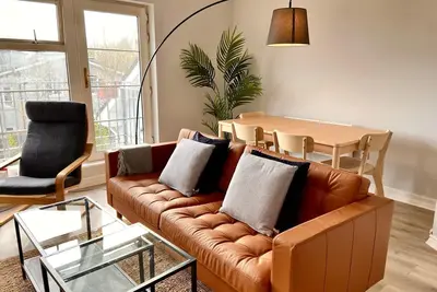 Image de Modern and Spacious No. 6 - sleeps 6 - free parking