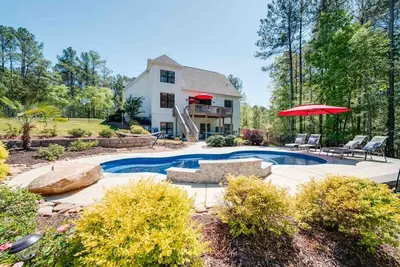 5br Farmhouse Lake Retreat - Home Theater | Hot Tub