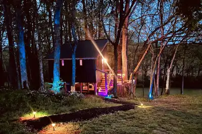 Image de Trolley and The Treehouse #hiking #love #friendcation
