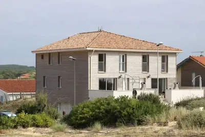 Image de Maison spacieuse, mitoyenne et fonctionnelle au bord de l’océan