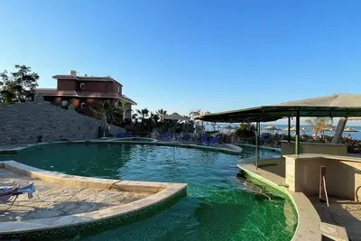 Image de Luxury sea view one bedroom apartment in Al Ahyaa, Turtles Beach Resort!