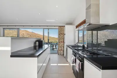 Image de Views On The Top - Queenstown Holiday Home