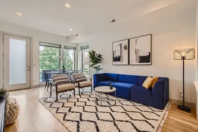 Image de Upscale Townhome w/ Stunning Rooftop Views