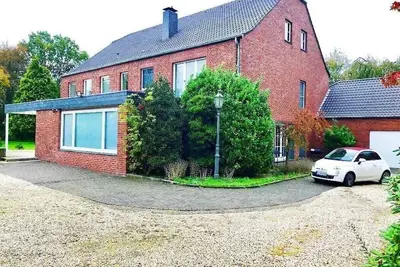 Image de For families, groups of up to 20 people, secluded location near Düsseldorf, garden, jacuzzi