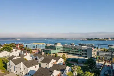 Image de Downtown 2 Floors Waterviews Off-Street Parking