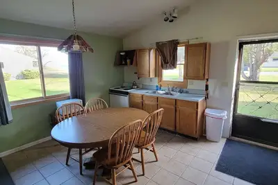 Image de #12 Thomas' Parkside Cottages, 2 Br Lake Huron Suite, downtown location