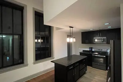 Image de Nfl draft 2 bedroom 2bath right on Woodward in the heart of the action