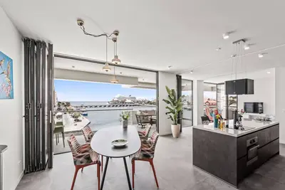 Image de The Wharf 9 city apartment, overlooking Annabay, downtown Willemstad