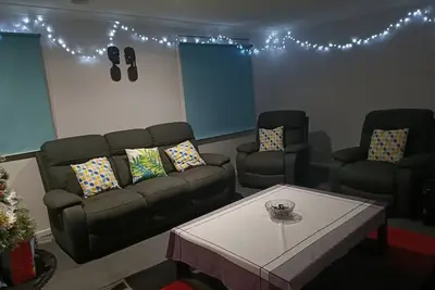 Image de Specious 5 Bedroom in quiet street.