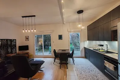 Image de Long Stay Courbevoie charmant Apt T3 jardin + terrasse, calme, proche transports