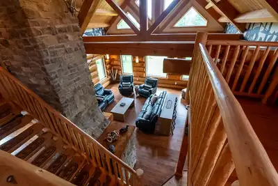 Image de Timber Frame Log Cottage, across from the French River, great for big families