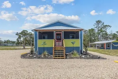 Image de Turtle Hatch at Blue Haven is a 2 bedroom home in the heart of Steinhatchee.