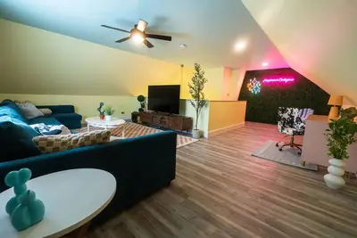 Image de 2 bedroom Pastel Loft 1 mi from Lake Michigan!