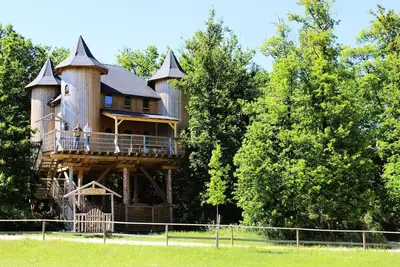 Image de Château dans les arbres 4 Chambres 10 personnes