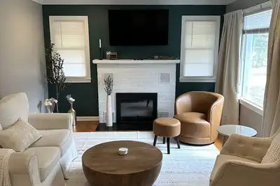 Image de Great location! Sleeps 8 with comfortable beds and a game room!