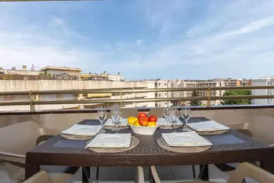 Image de Confortable appartement pour 6 personnes avec piscine, climatisation, Wifi, Tv et patio