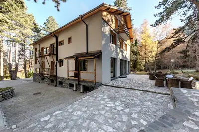 Image de Luxury chalet within a private pine tree park, in Pirin mountain foothstep