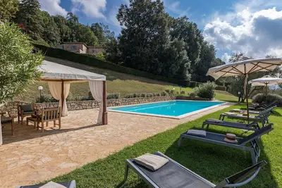 Image de Bel appartement dans une maison de vacances avec Wifi, piscine, Tv, terrasse, près de San Gimignano