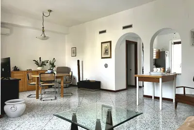 Image de Quite and spacious central apartment, perfectly connected by public transport