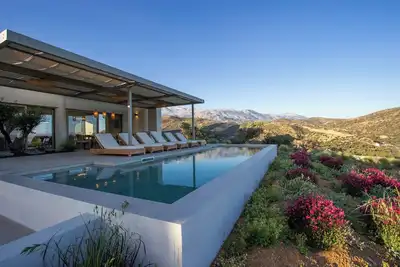 Image de Luxury villa for 8 with pool and view of the Cretan mountains and the Libyan Sea