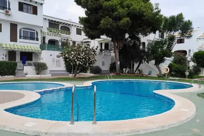 Image de Alice Wonderland - Oleza Garden Apt 5 min walk to the beach - Pool & Garden View