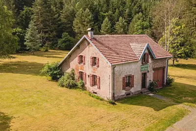 Image de Charmante maison forestière, 3 chambres, activités nature, proche Gérardmer et Epinal.