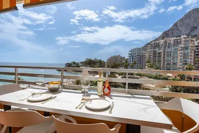 Image de Appartement de luxe à Calpe avec piscine et accès direct à Playa de la Fosa