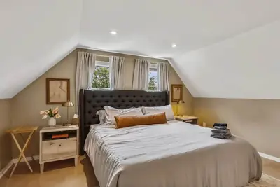 Image de Newly remodeled home. Sleeps 12. Pets welcome