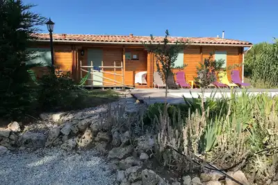 Image de Maison Bois Isolée, Climatisée, Entièrement Équipée Avec Piscine/ Jardin Arboré