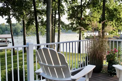 Image de Lake Sara cottage: 3br/2ba, hot tub, swim dock, firepit, kayaks, & lake views!