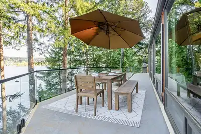 Image de Lake front Glass house with Private Dock/Lake access/Kayak/Paddle board
