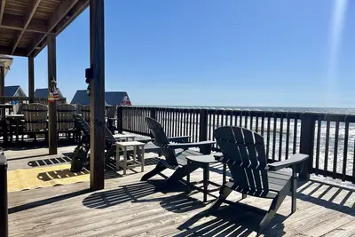 Image de House and Toes in the Sand. No cars on this beach area! Vacation of a lifetime!