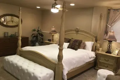 Image de Low Host Fees in a prominent community w/Hot Tub, minutes from Ogden/ Hill Afb.