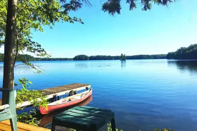 Image de Private cedar island cottage. Amazing big lake views.
