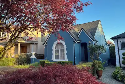 Image de 4 big bedrooms 2bathroom with tub and shower\n6mins to airport 20mins to downtown