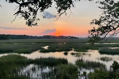 Image de This villa is located on the back waters and canal; 0. 2 miles from the beach. \n