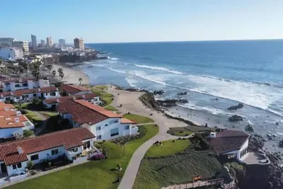 Image de Cozy condo 2 minutes from the beach at a tennis resort gated community